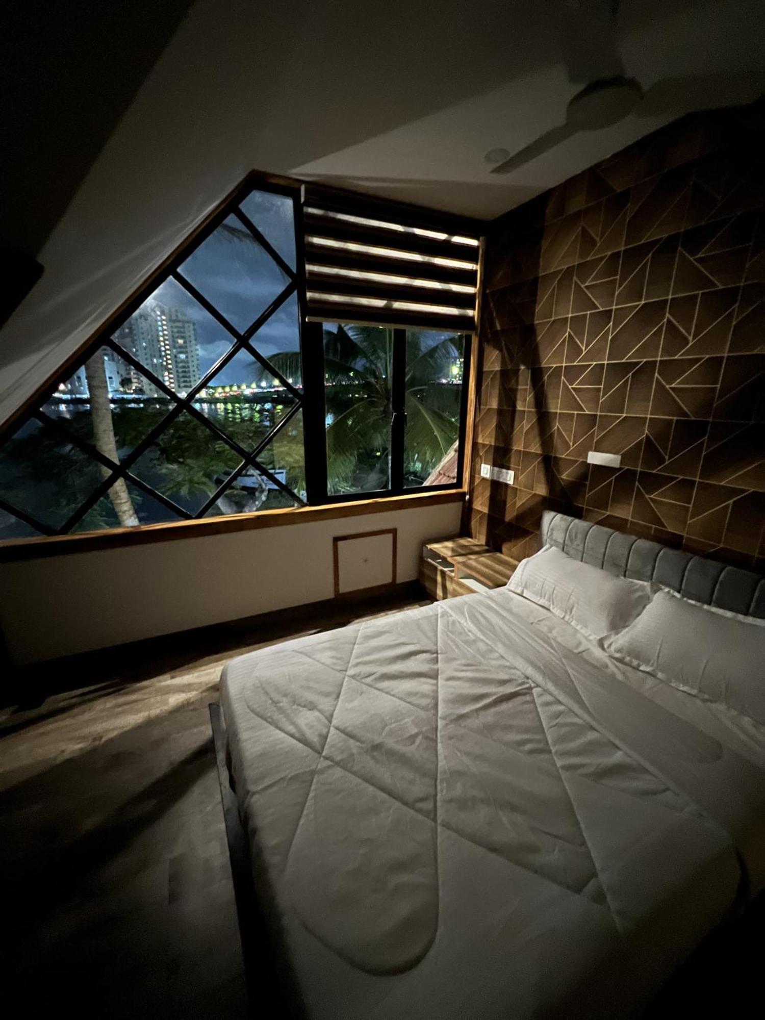 Marina Lounge Hotel Kochi ภายนอก รูปภาพ